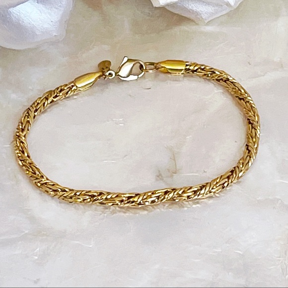 Vintage Monet Gold Tone Rope Twist 6.5” Bracelet